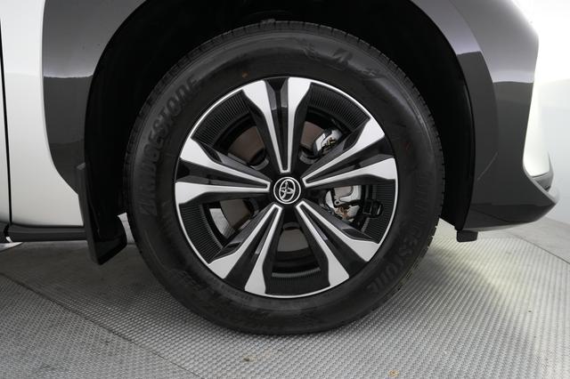 2024 Toyota bZ4X — photo 7 of 21