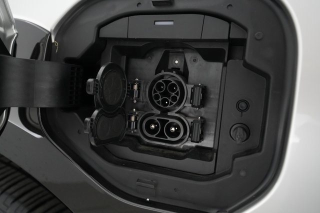2024 Toyota bZ4X — photo 8 of 21