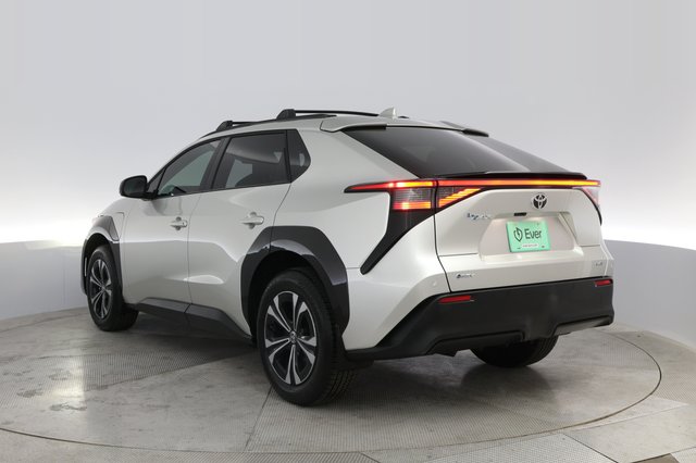 2024 Toyota bZ4X — photo 13 of 21
