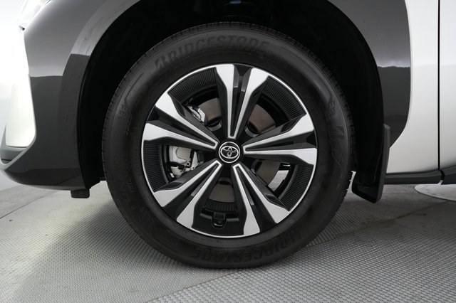 2024 Toyota bZ4X — photo 15 of 21