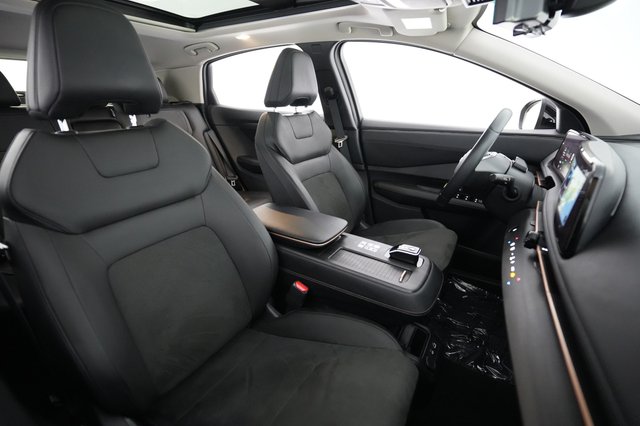 2023 Nissan Ariya — photo 18 of 21
