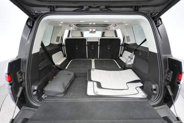 2023 Rivian R1S — photo 6 of 24