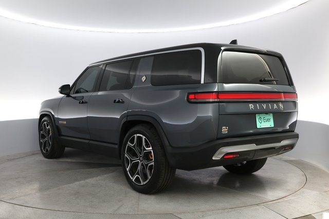 2023 Rivian R1S — photo 13 of 24