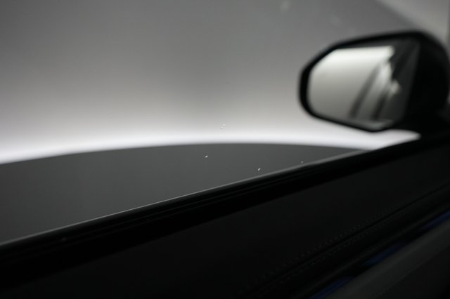2023 Rivian R1S — photo 22 of 24