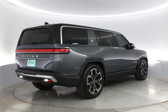 2023 Rivian R1S — photo 2 of 24