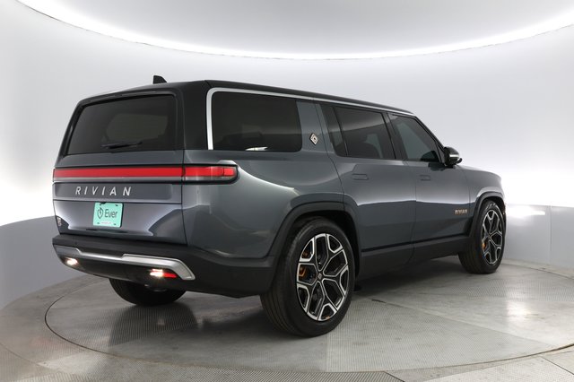 2023 Rivian R1S — photo 2 of 24