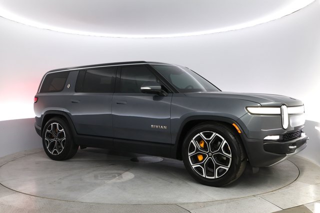 2023 Rivian R1S — photo 11 of 24