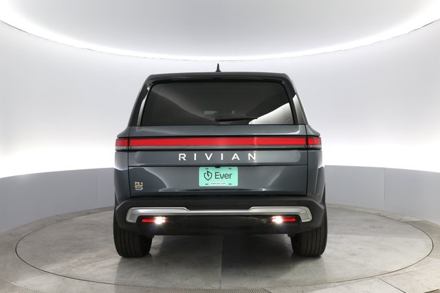 2023 Rivian R1S — photo 12 of 24