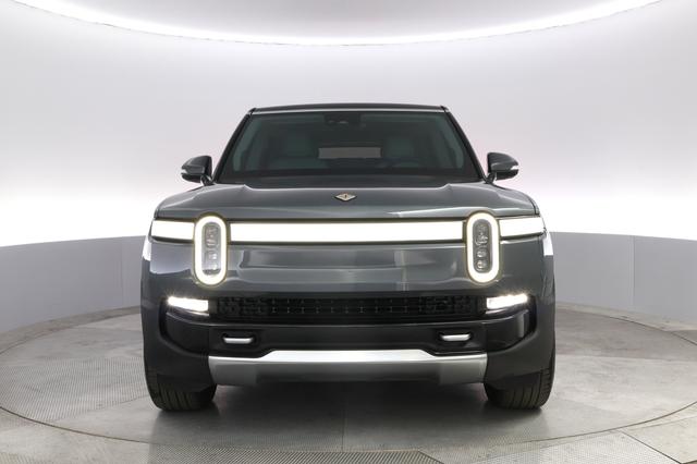 2023 Rivian R1S — photo 9 of 24