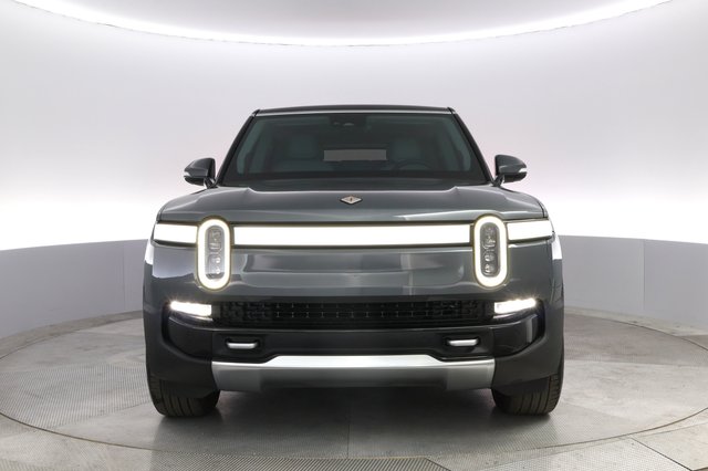 2023 Rivian R1S — photo 9 of 24