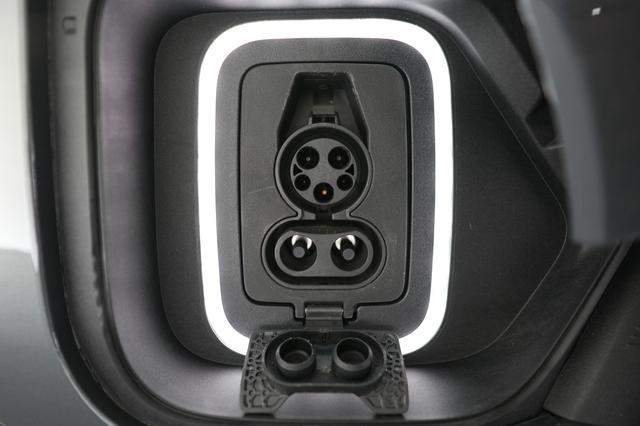 2023 Rivian R1S — photo 8 of 24