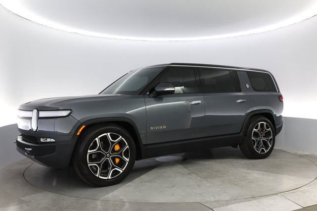 2023 Rivian R1S — photo 14 of 24