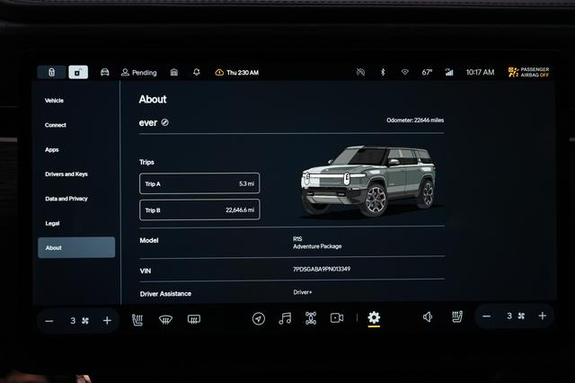 2023 Rivian R1S — photo 5 of 24