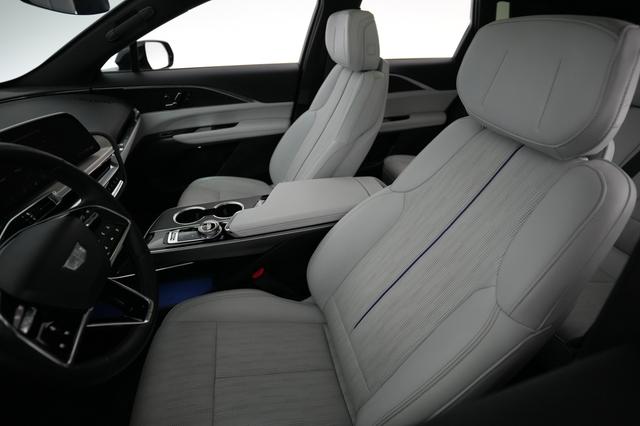 2024 Cadillac Lyriq — photo 3 of 21
