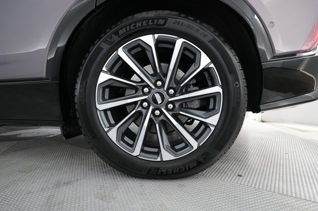 2024 Cadillac Lyriq — photo 17 of 21