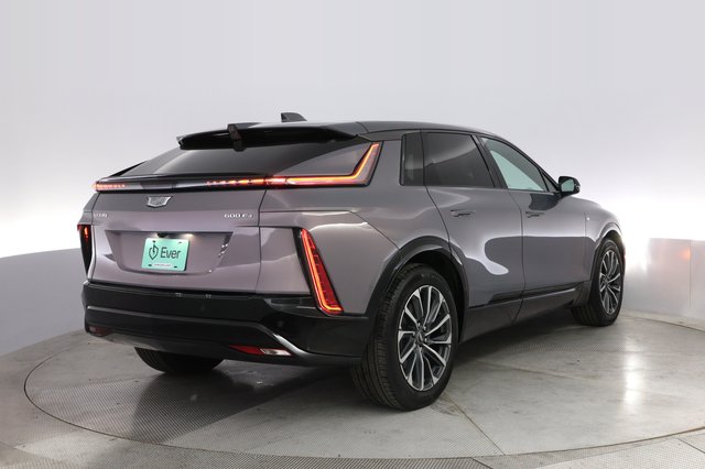 2024 Cadillac Lyriq — photo 2 of 21