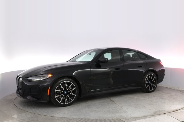 2022 BMW i4 — photo 14 of 21