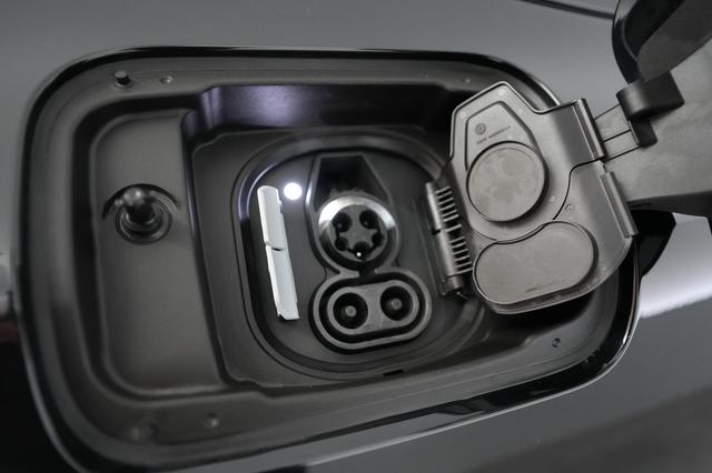 2022 BMW i4 — photo 8 of 21