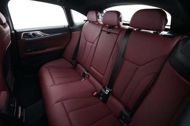 2022 BMW i4 — photo 19 of 21