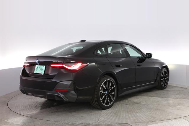 2022 BMW i4 — photo 2 of 21