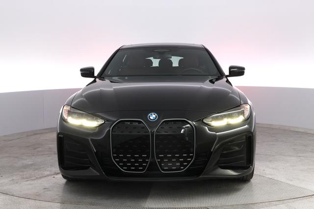 2022 BMW i4 — photo 9 of 21