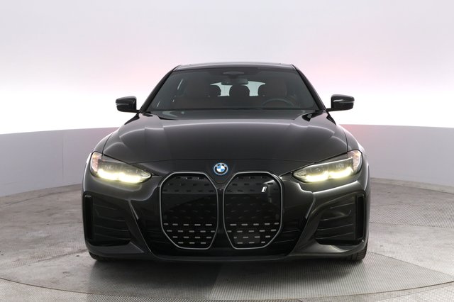 2022 BMW i4 — photo 9 of 21