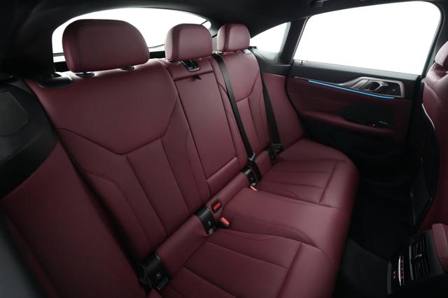 2022 BMW i4 — photo 4 of 21