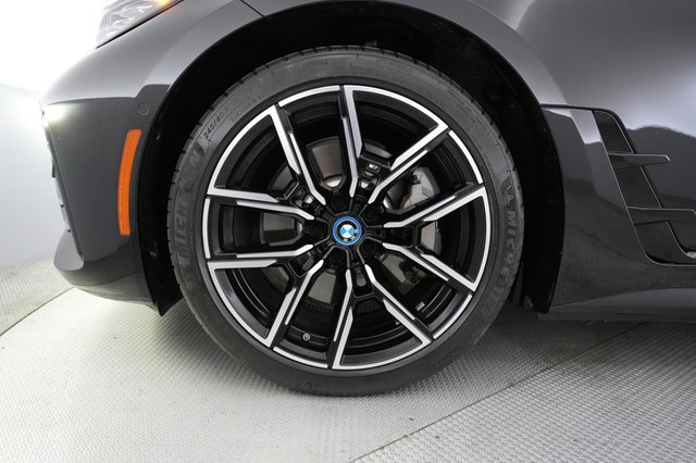 2022 BMW i4 — photo 15 of 21