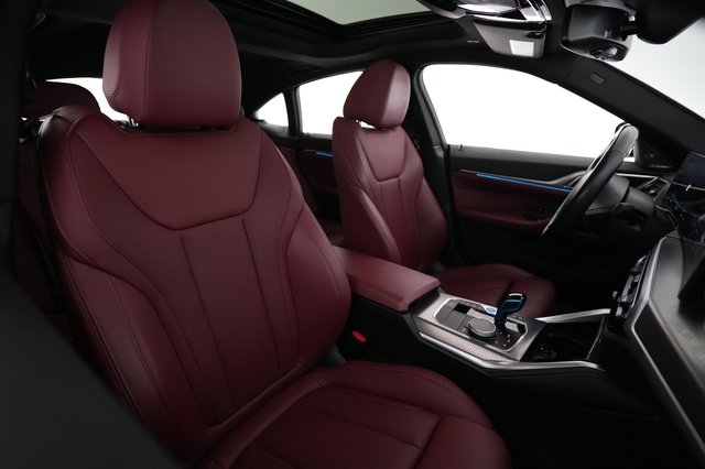 2022 BMW i4 — photo 18 of 21