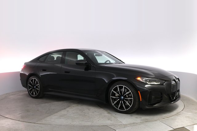 2022 BMW i4 — photo 11 of 21