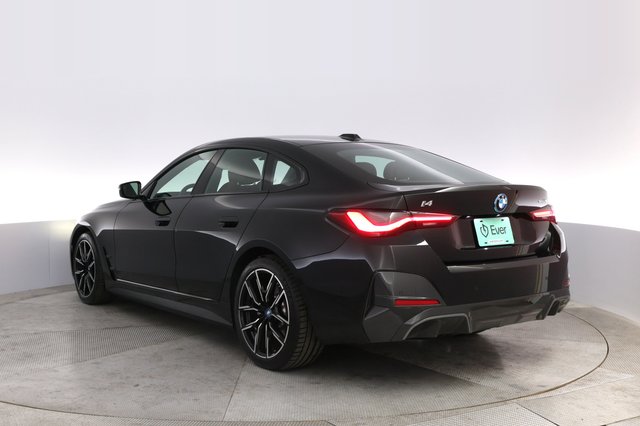 2022 BMW i4 — photo 13 of 21