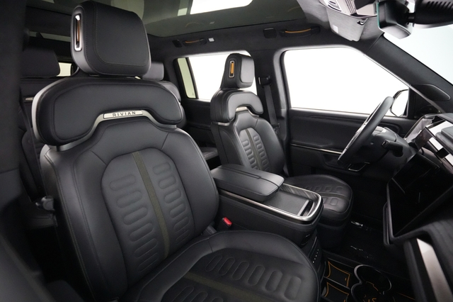 2022 Rivian R1S