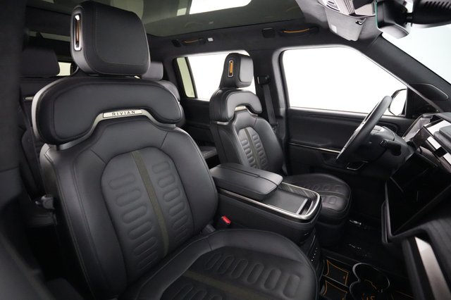 2022 Rivian R1S — photo 19 of 22
