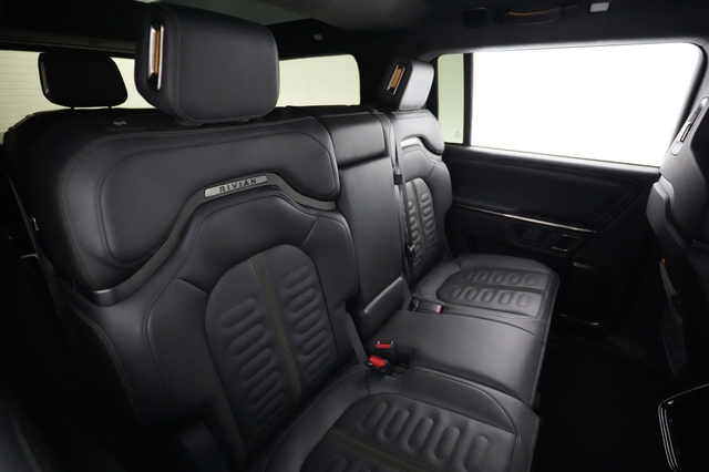 2022 Rivian R1S