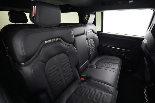 2022 Rivian R1S — photo 4 of 22