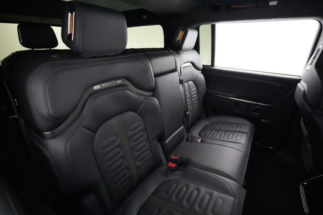 2022 Rivian R1S — photo 4 of 22
