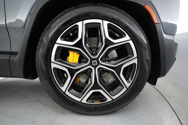 2022 Rivian R1S — photo 15 of 22