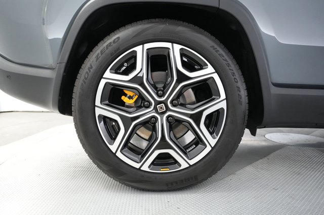 2022 Rivian R1S — photo 16 of 22