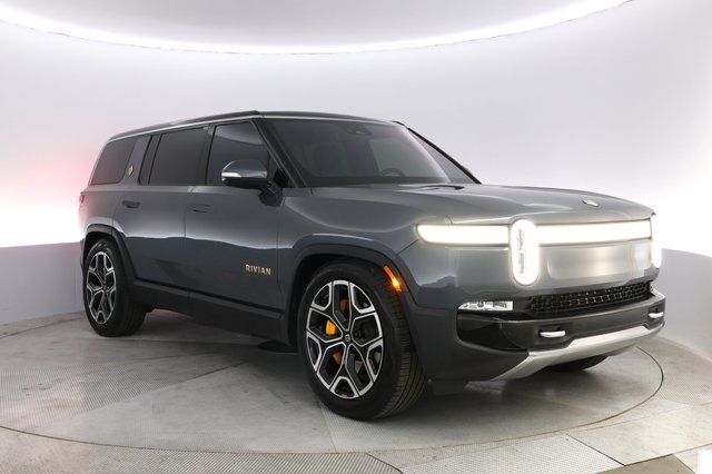 2022 Rivian R1S — photo 10 of 22