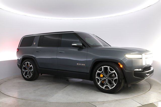 2022 Rivian R1S — photo 11 of 22
