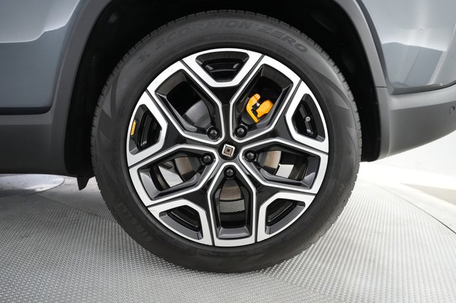 2022 Rivian R1S — photo 7 of 22