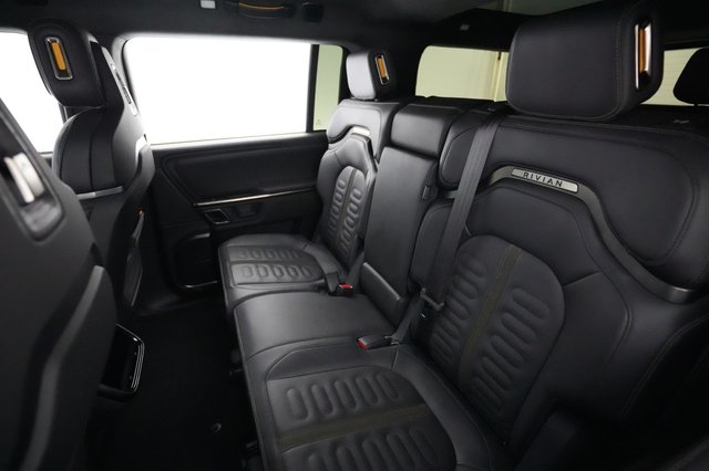 2022 Rivian R1S — photo 18 of 22