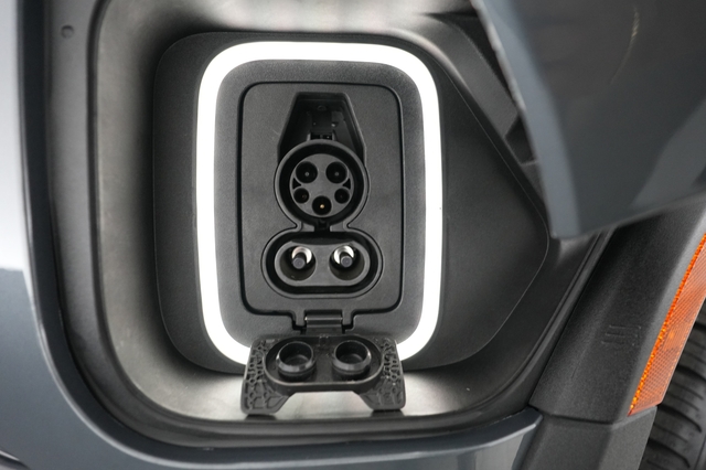 2022 Rivian R1S