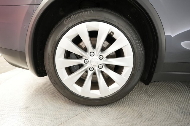 2021 Tesla Model X — photo 16 of 22
