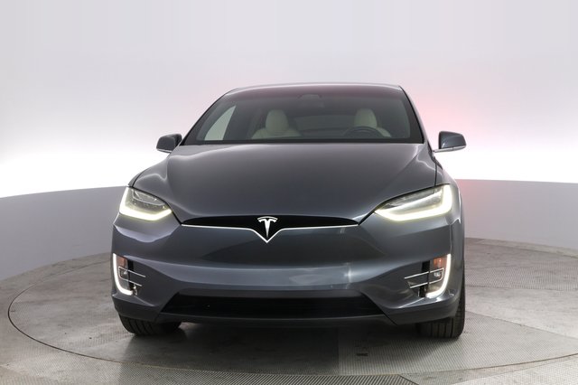 2021 Tesla Model X — photo 9 of 22
