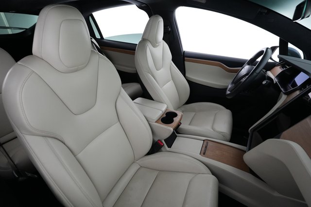 2021 Tesla Model X — photo 17 of 22