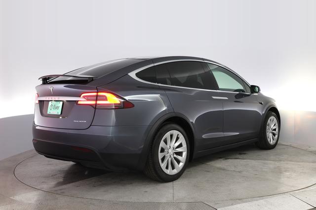 2021 Tesla Model X — photo 2 of 22