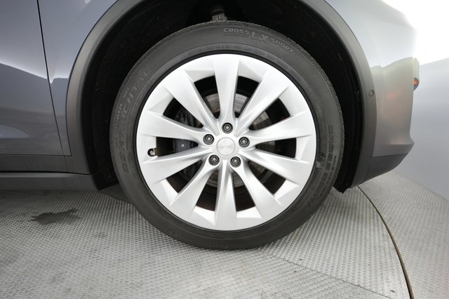 2021 Tesla Model X — photo 7 of 22