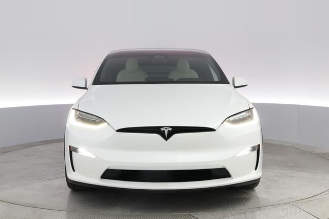 2022 Tesla Model X — photo 9 of 22