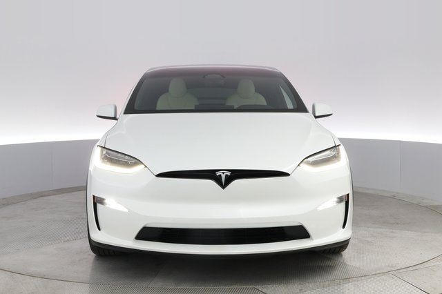 2022 Tesla Model X — photo 9 of 22